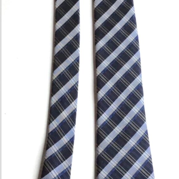 Calvin Klein blue  with navy stripes  all Silk  tie - Picture 4 of 4